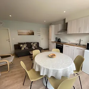 1 Slaapkamer Logie Met Extra Zetelbed In Leefruimte Appartement